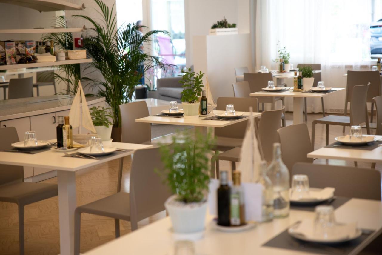 Hotel San Gottardo Riccione Kültér fotó