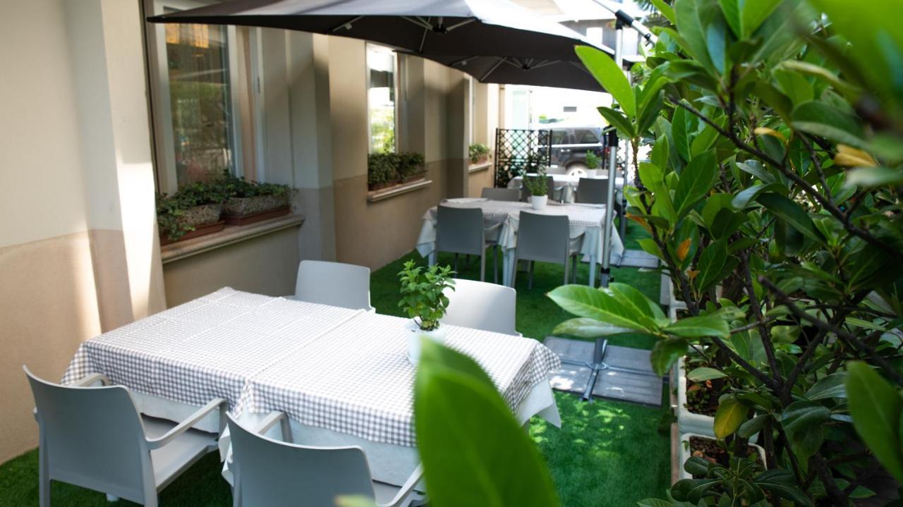 Hotel San Gottardo Riccione Kültér fotó