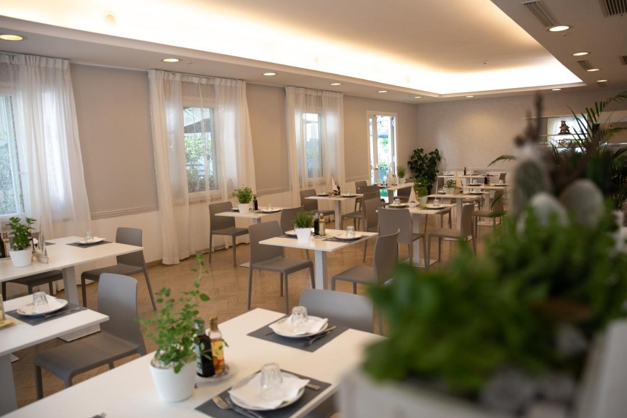 Hotel San Gottardo Riccione Kültér fotó